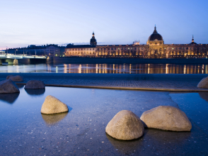 Hôtel-Dieu depuis les Berges © Tristan Deschamps